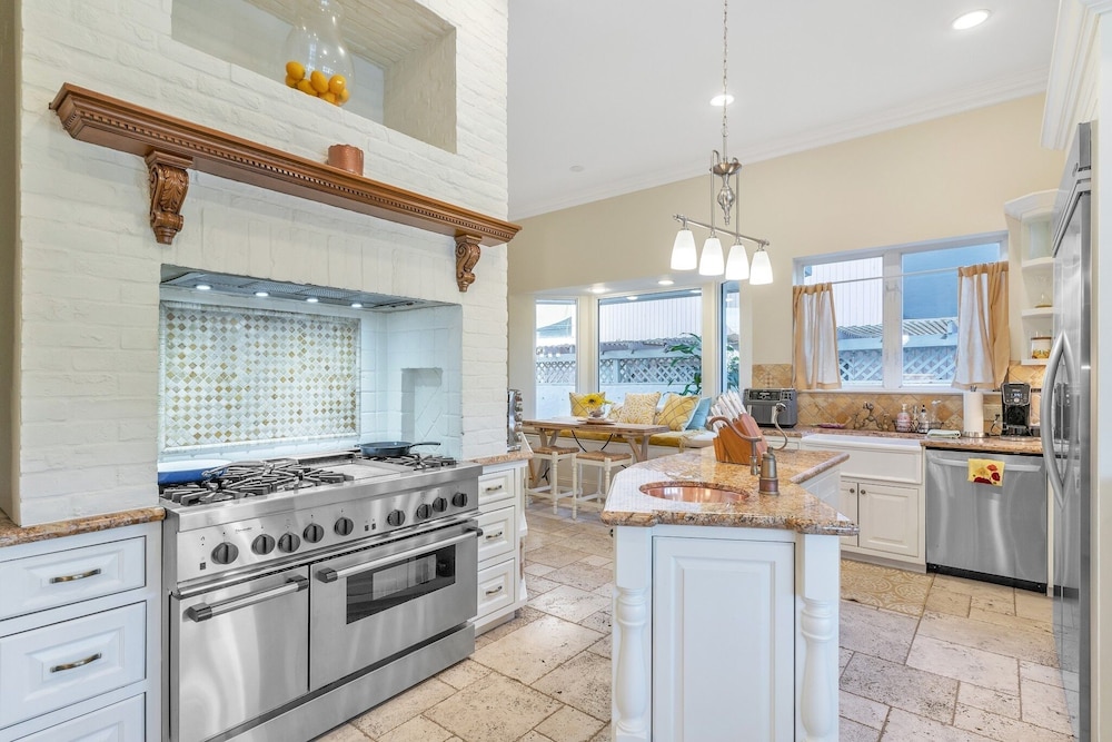 Luxury Home Villa D' Amore Southern Florida Paradise Sleeps 10 5 Bedroom Villa by RedAwning - Image 2