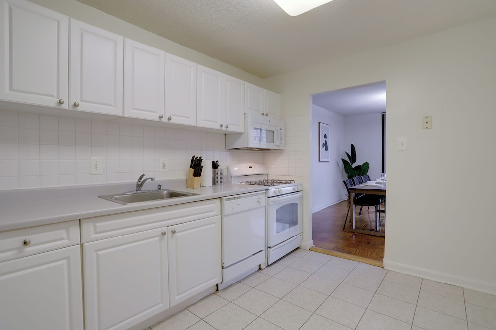 Convenient Apt Near Airport