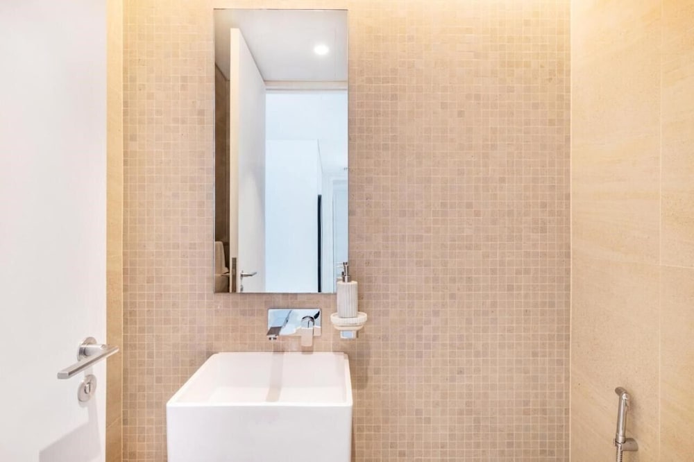 Sea View 2BR Bluewaters — bathroom
