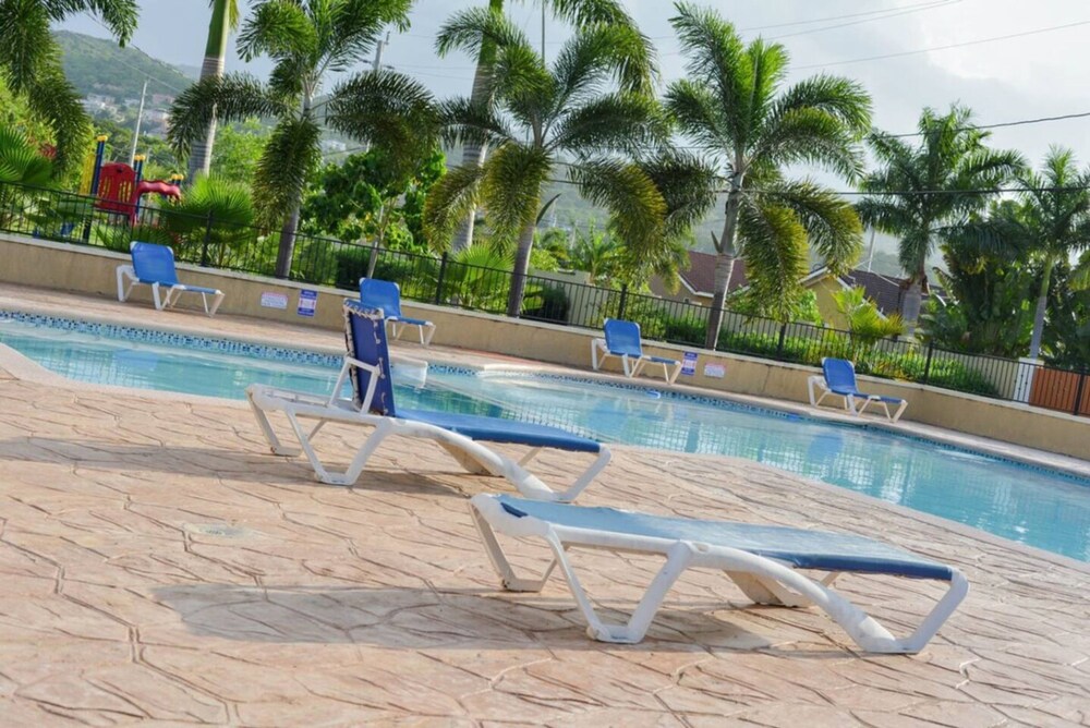 3 King Beds Drax Hall Pool Gym Gated Full Air Con