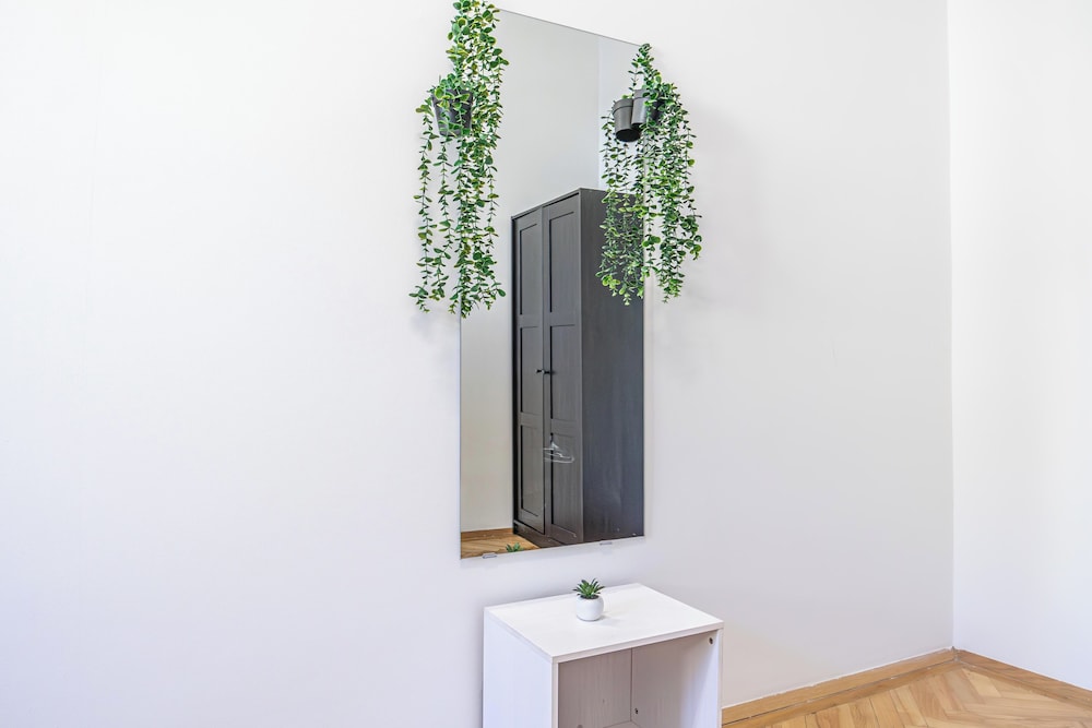 Chic 2BR Retreat Near Belvedere Palace