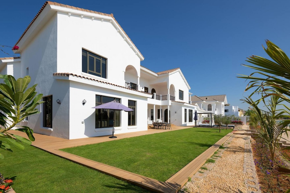 Villa on Beach w Private Pool The Palm Jumeirah