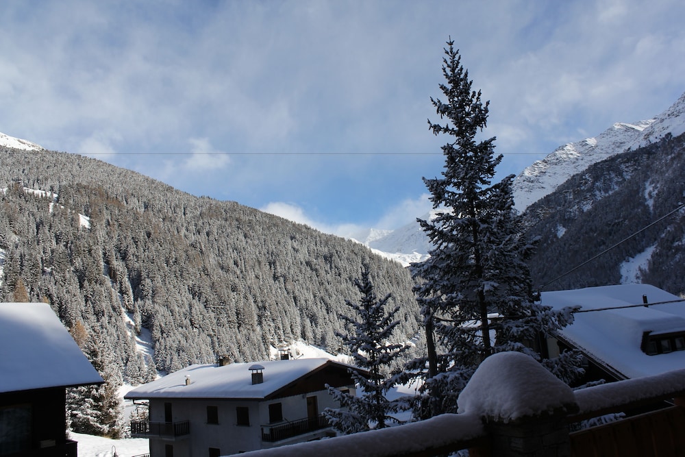 Chalet Alaska