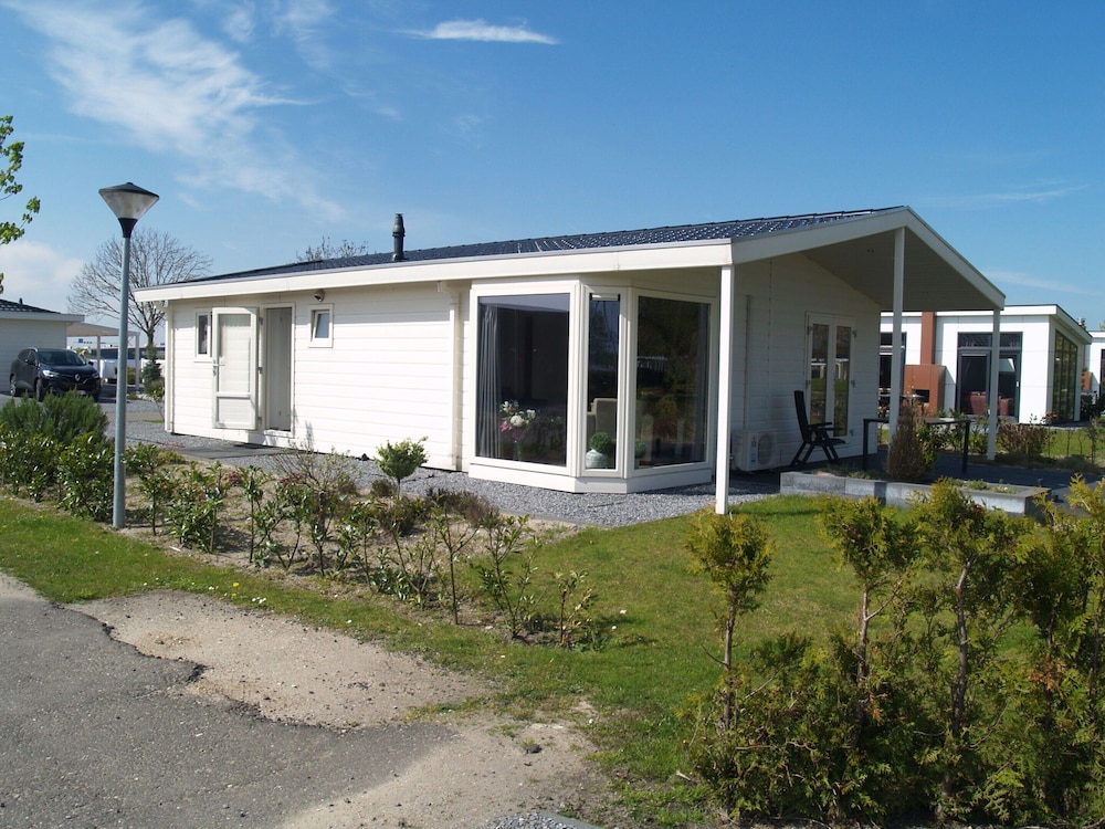 Comfortable Chalet Near Brunssummerheide