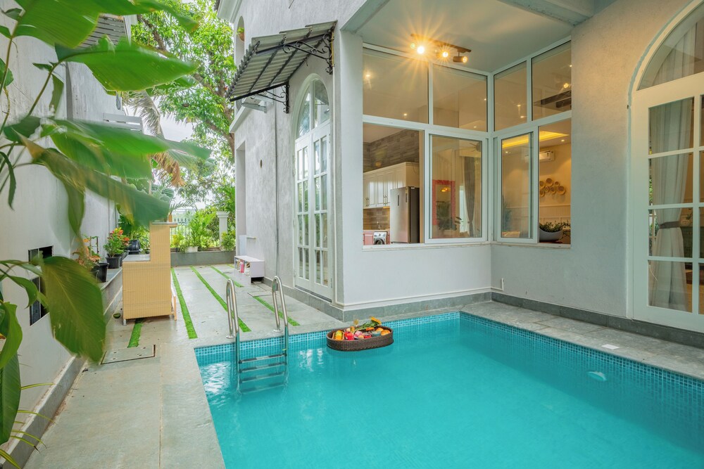 Esh Cottages Birch | Hillside 4-BHK Hideaway With Lush Garden, Common Pool, & Gaming Zone
