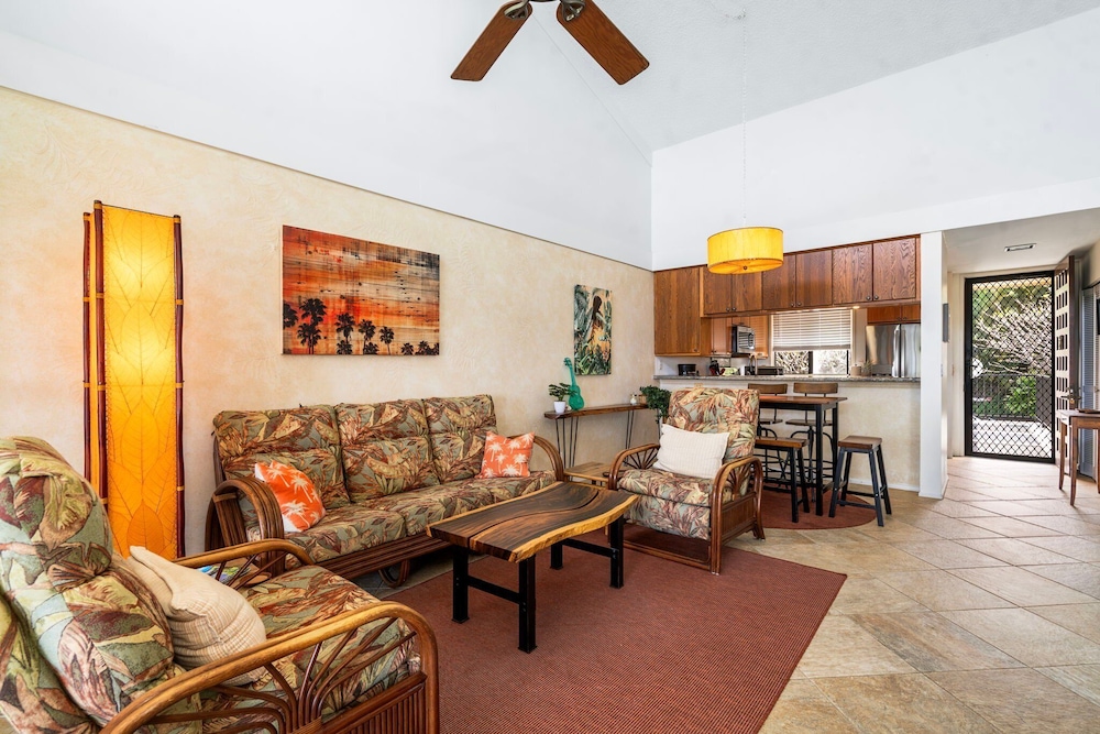 2 Bedrooms + Loft - Sleeps 6 - Ocean & Golf Views - Lanai - Vrkcv