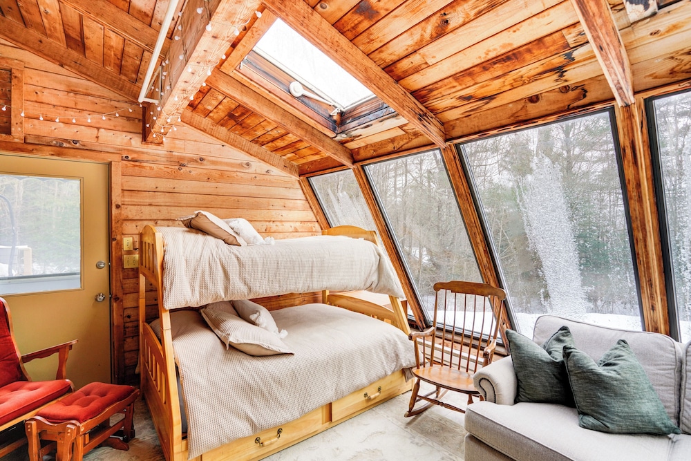 5 Mi to Ski: Family-friendly Home in West Dover!