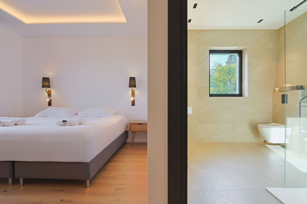 Villa Deva - 5 Bedrooms - Heated Pool