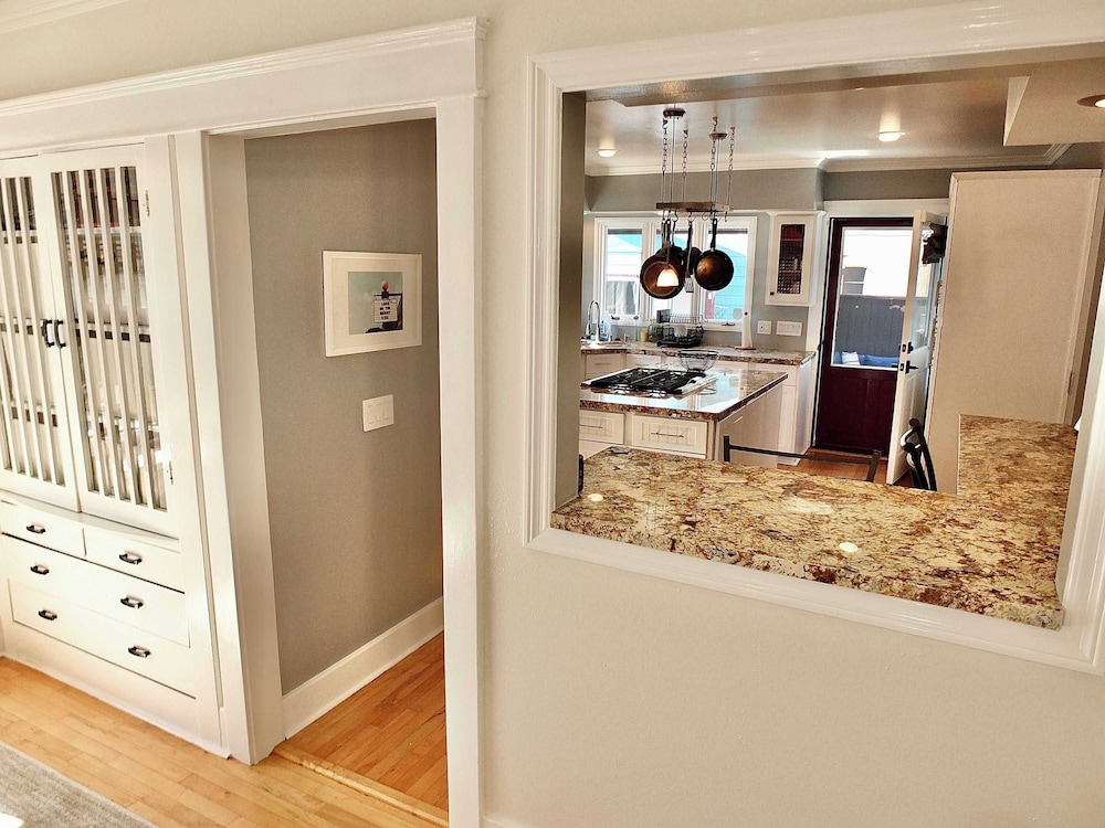 Beach City Craftsman - Walk to Beach