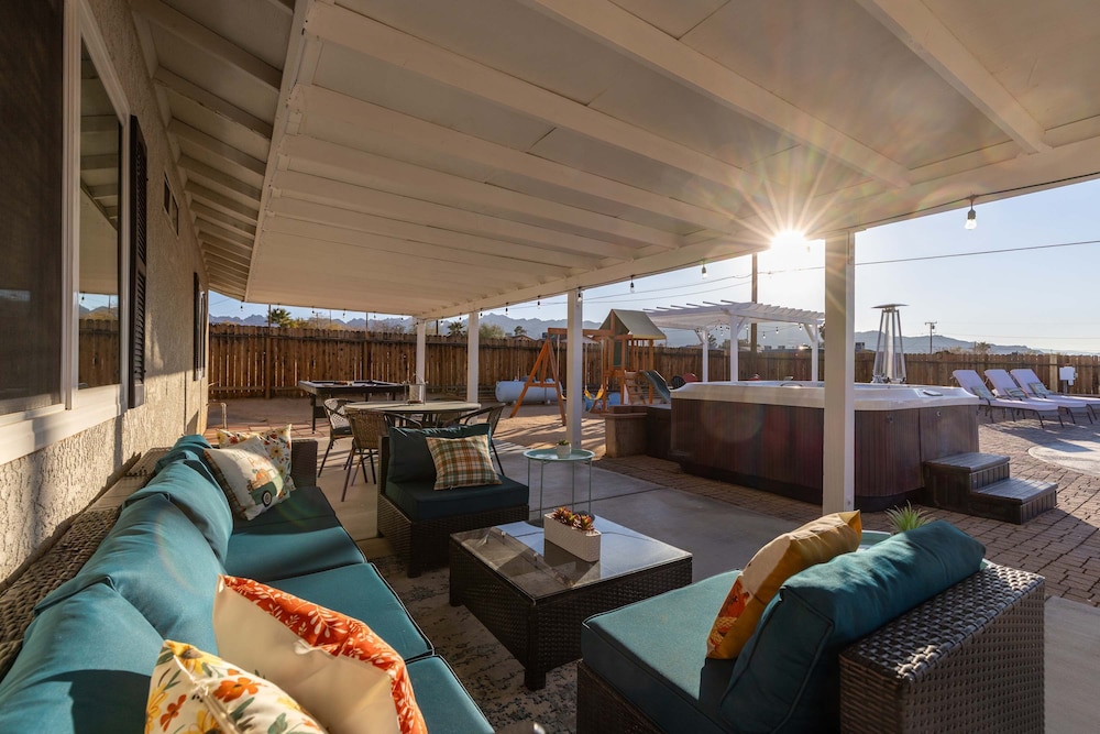 Desert Oasis Cozy Comfort Meets Outdoor Luxury