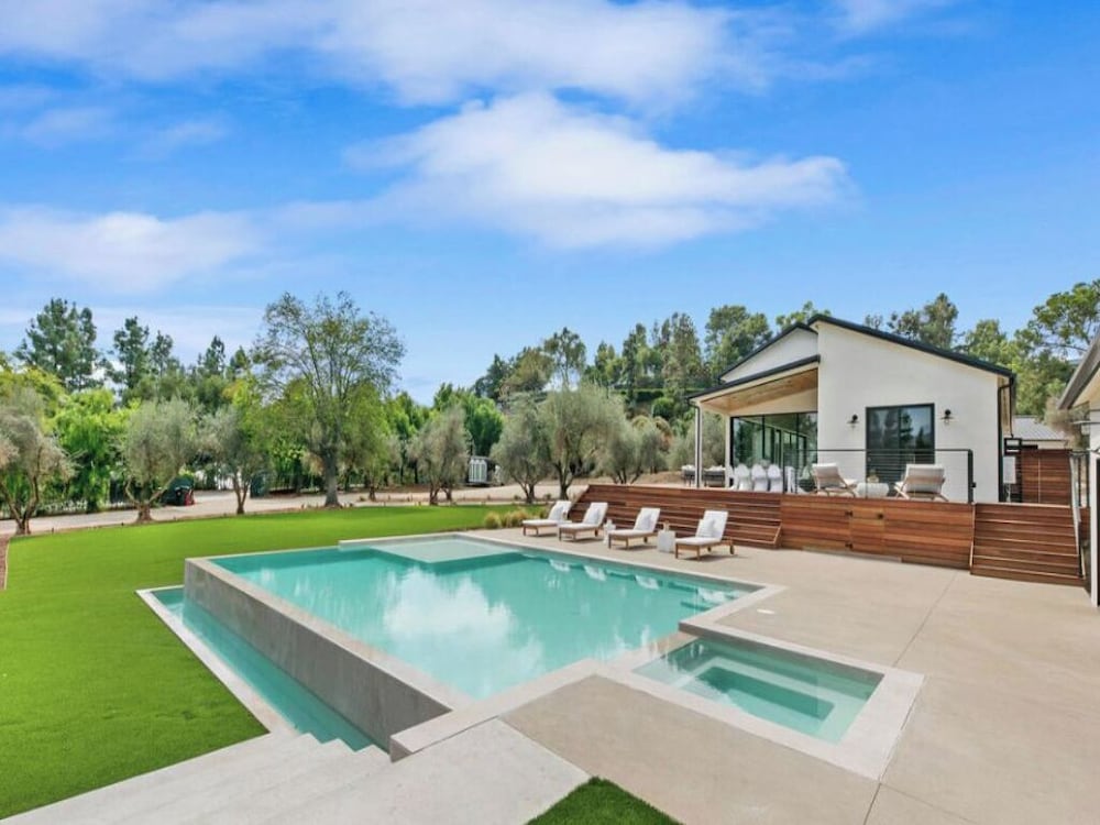 Lechusa - Secluded Creative Compound: Luxury 2-acre Estate w/ Studio & Pool