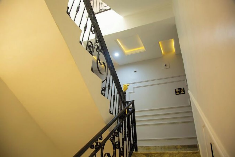 Hillview Apartments