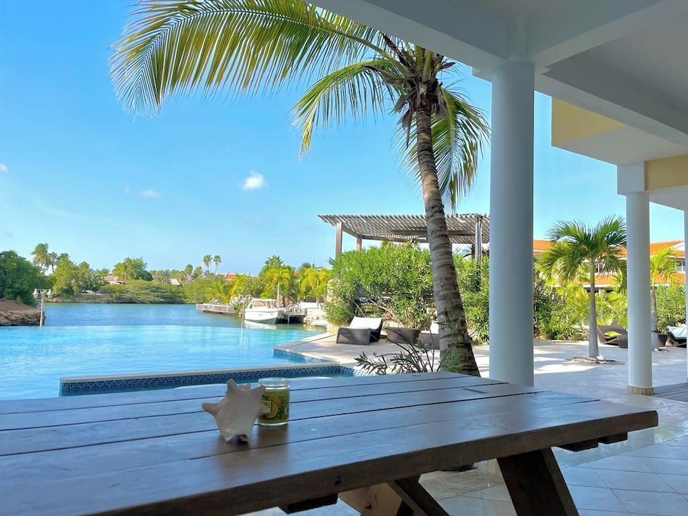 Bella Breeze Resort