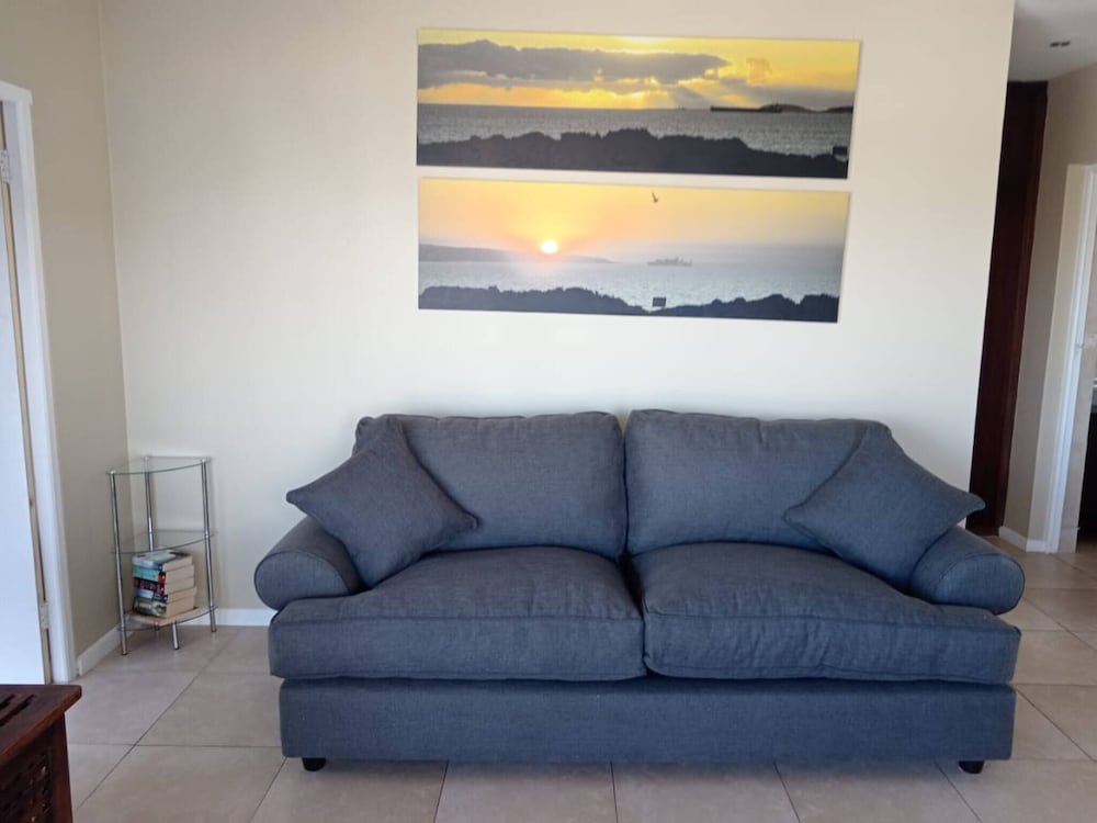 Whispering Waves - Serene Langebaan Getaway With Breathtaking Views
