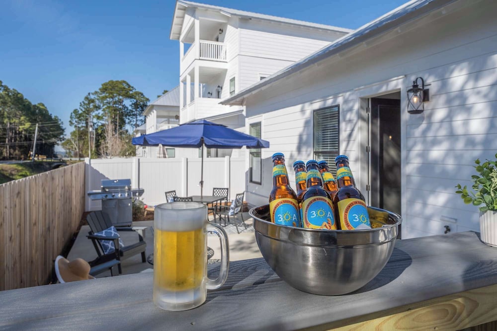 Beach to Bay 3BR Retreat - Cowboy Pool & Golf Cart