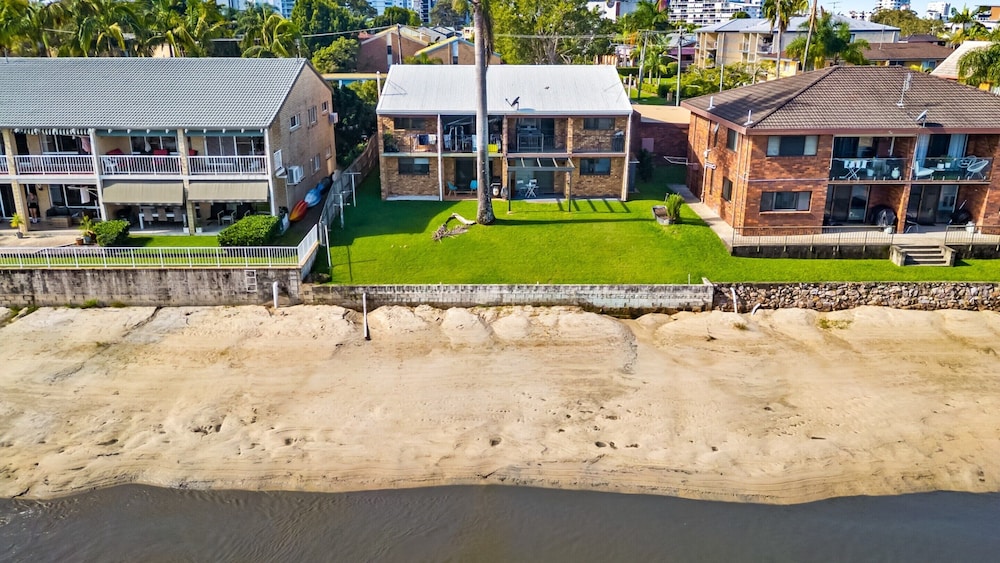 3-bed Waterfront Apartment With Private Patio