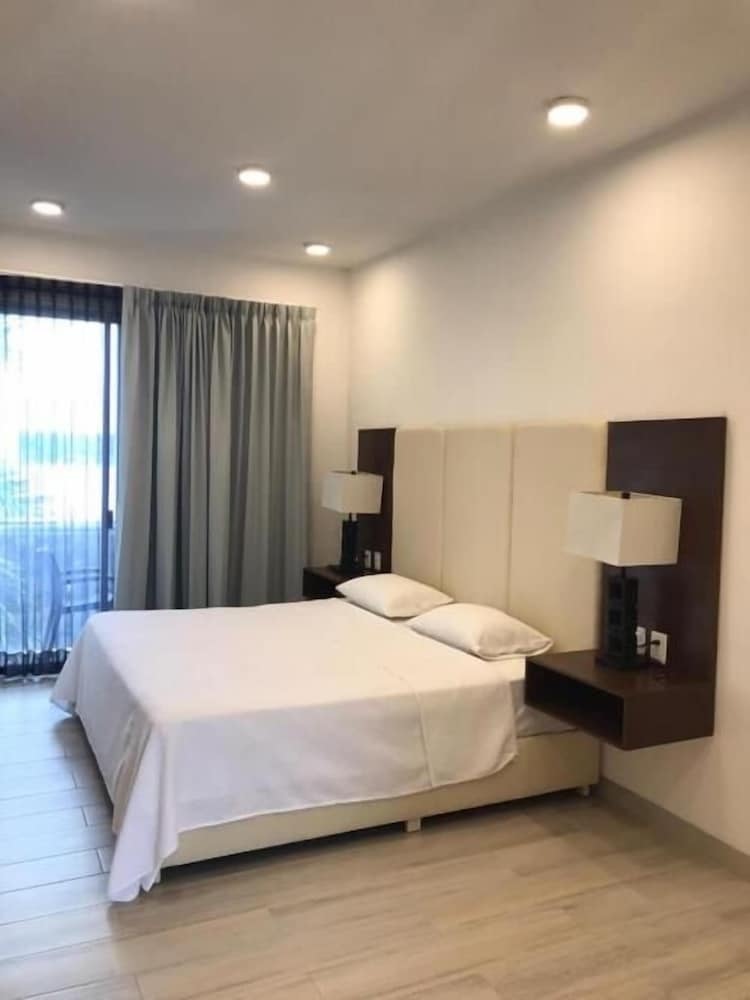 Modern Studio Puerto Aventuras 202 view 3
