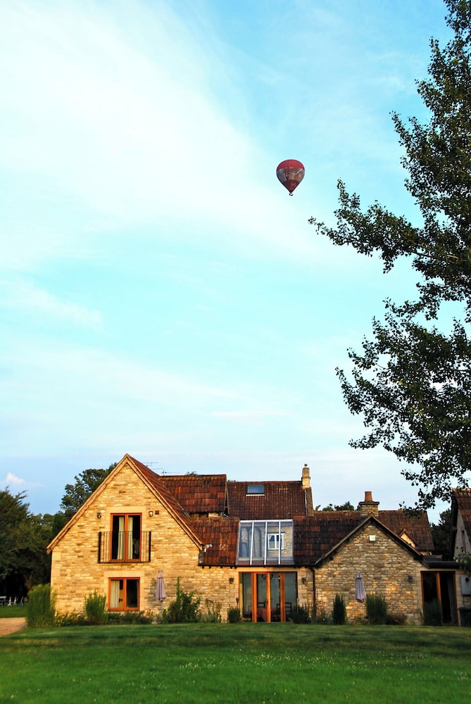 Fosse Farmhouse B&B and Holiday Cottages