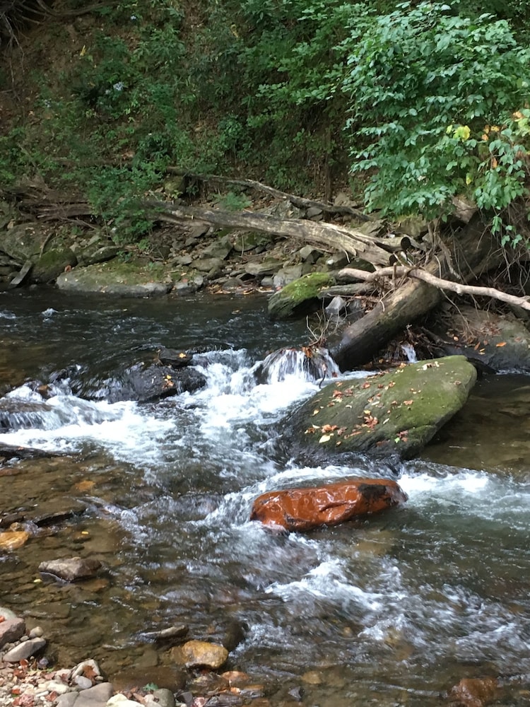 Smoky View Cottages & RV Resorts