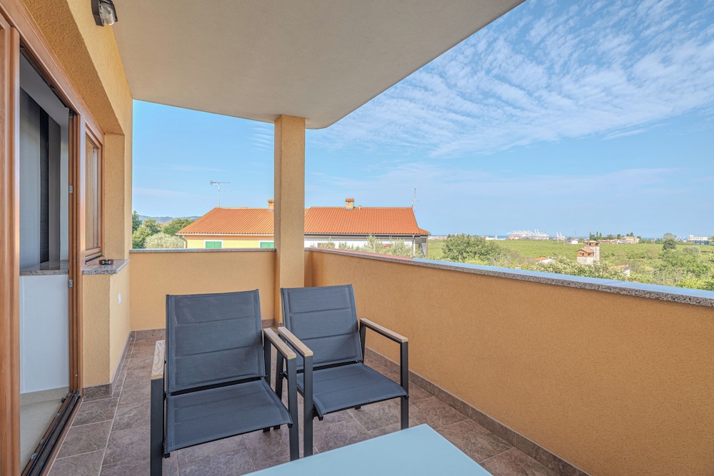 Seaview Apartment Double D