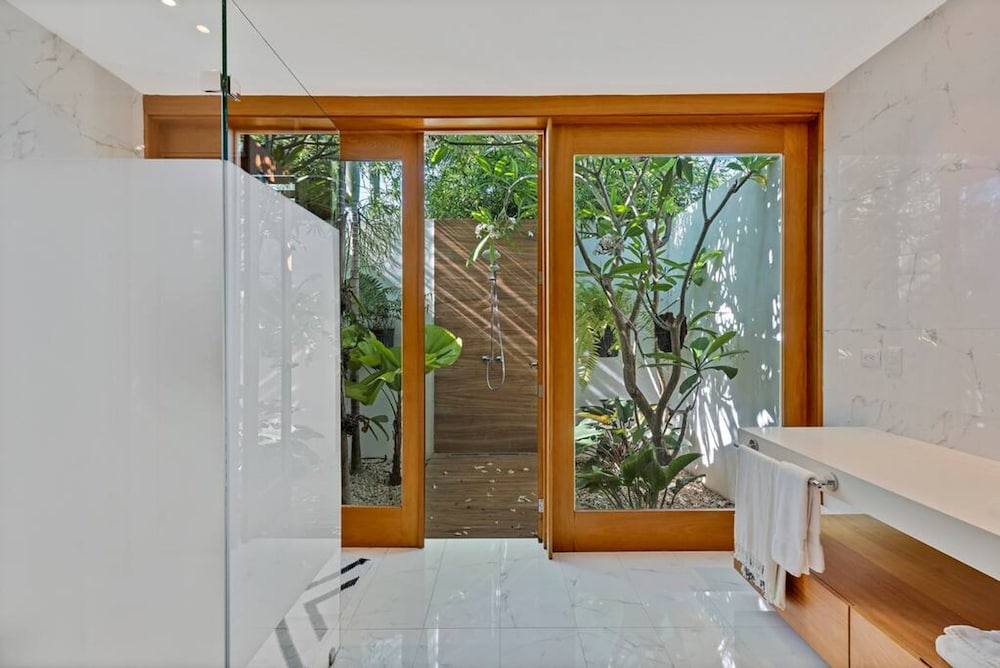 Modern Oasis Stunning Views of Golf Course River