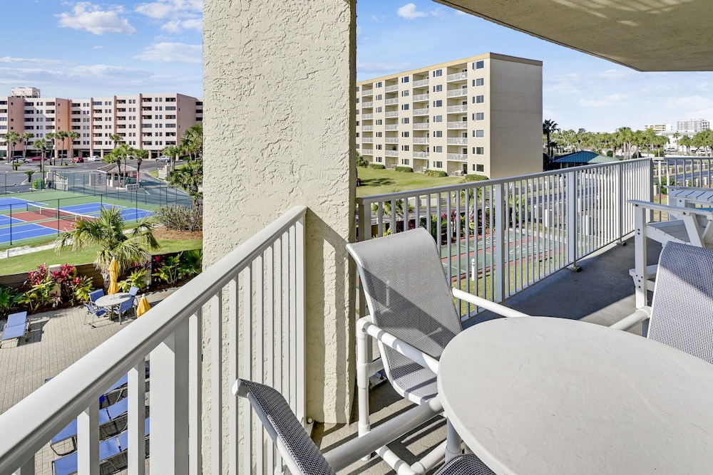 Inlet Reef 209 3 Bedroom Condo by RedAwning