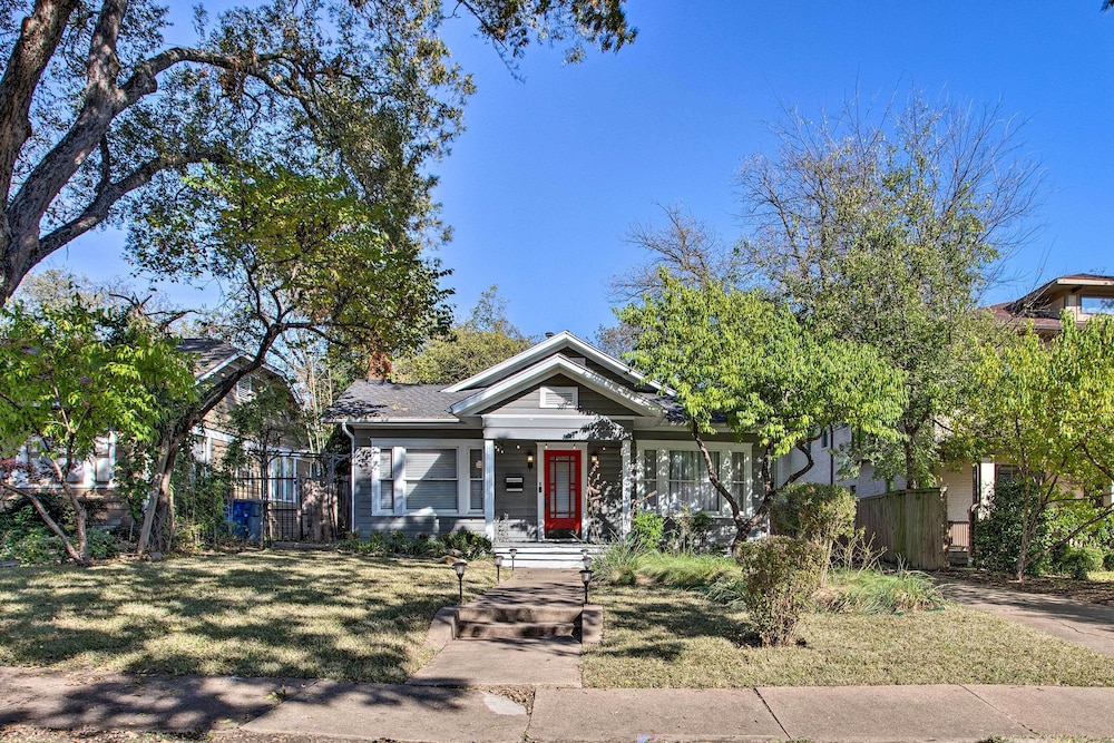 Dallas Couples Retreat: Walk to Lower Greenville! view 4