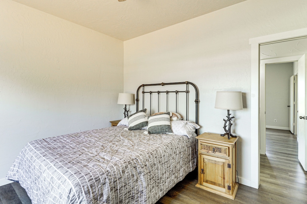 1 Mi to Lake: Pet-friendly Cabin in Strawn