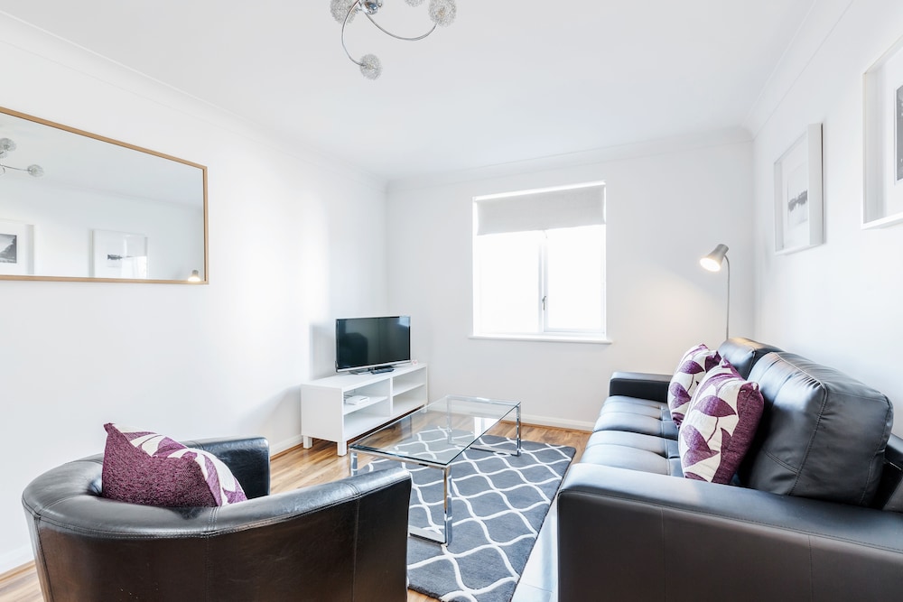 Roomspace Apartments - Regents Court view 4