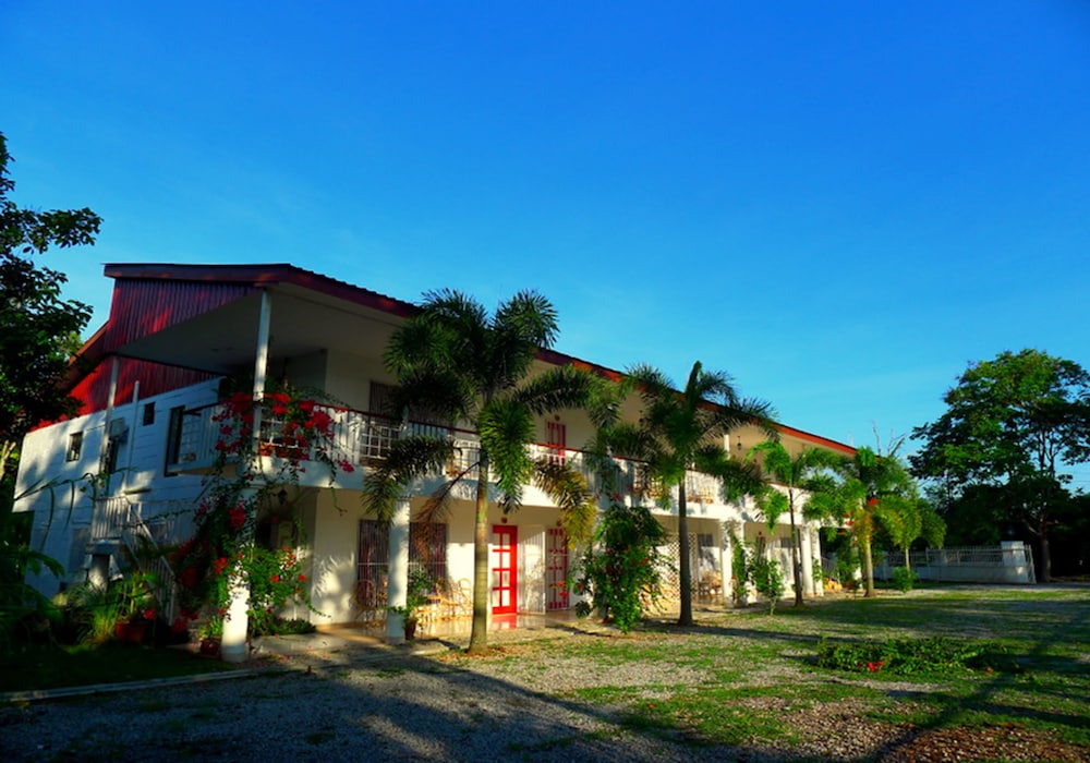Red Door Apartments photo 1