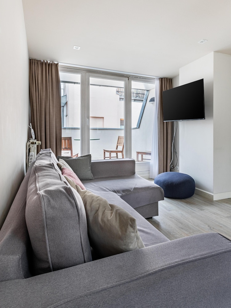 Schoenhouse Avenue by Limehome