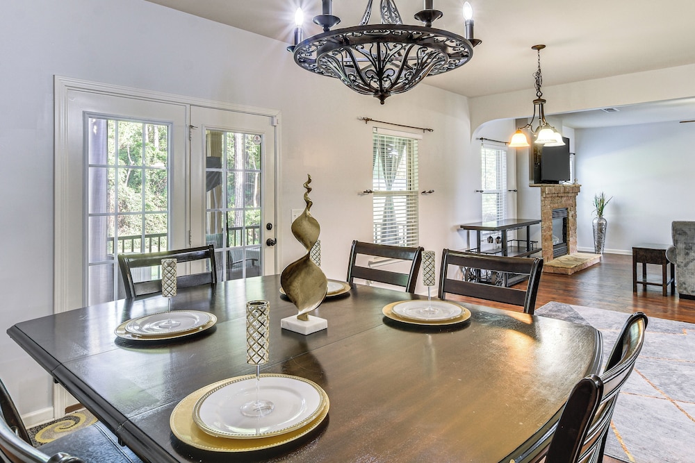 Golf & Hike: Family Home 11 Mi to Fort Bragg!