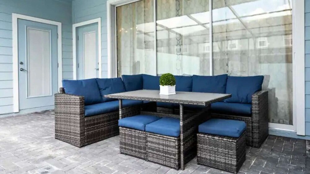 Modern 5BR Townhouse w Private Pool Near Disney