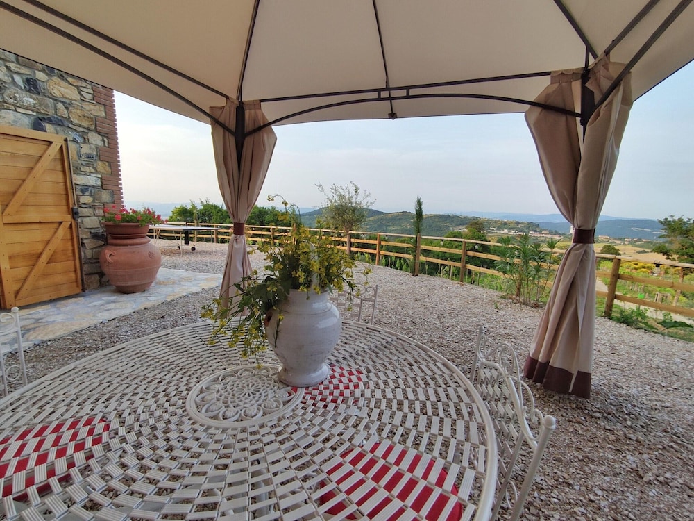 New Tuscan Villa With Pool view 4