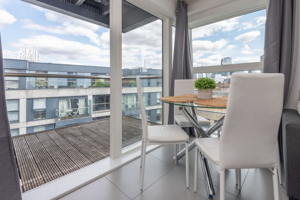 Old Street - Sleek Apartment