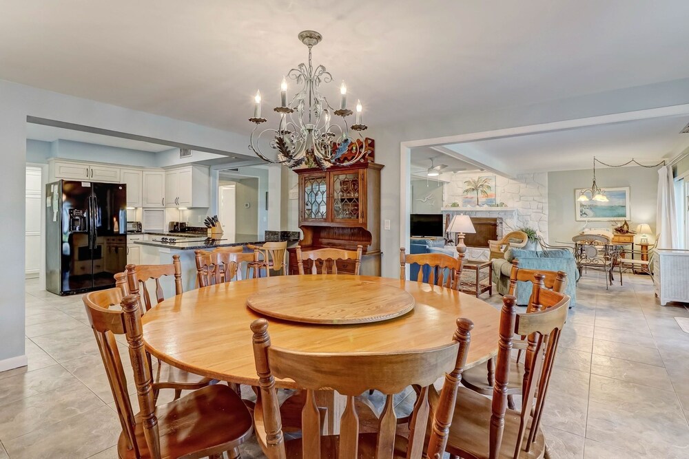 Fernandina Beach Vacations - Dog Friendly Oceanfront Beach House by RedAwning - Property Image 36