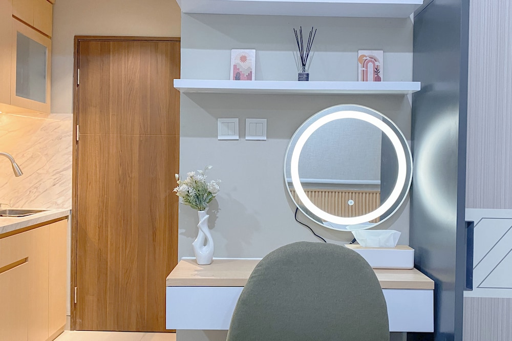 Warm And Simply Studio At Royal Sentul Park Apartment