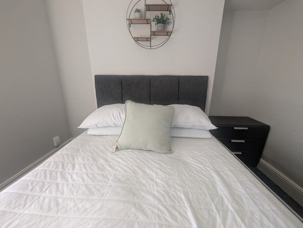 Comfortable 3 Bedroom House With Easy City Access