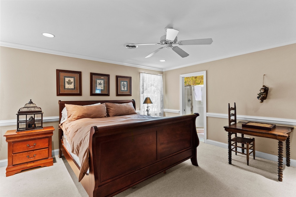 Lake Escape - Lake Waccamaw 7 Bedroom Home