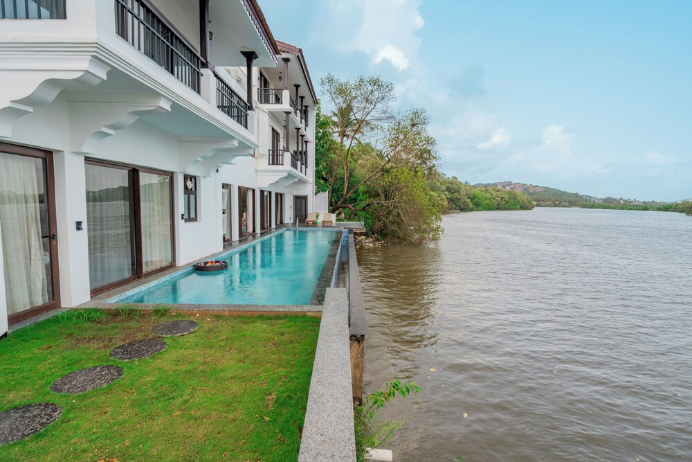 ELIVAAS VILLA FLEUVE