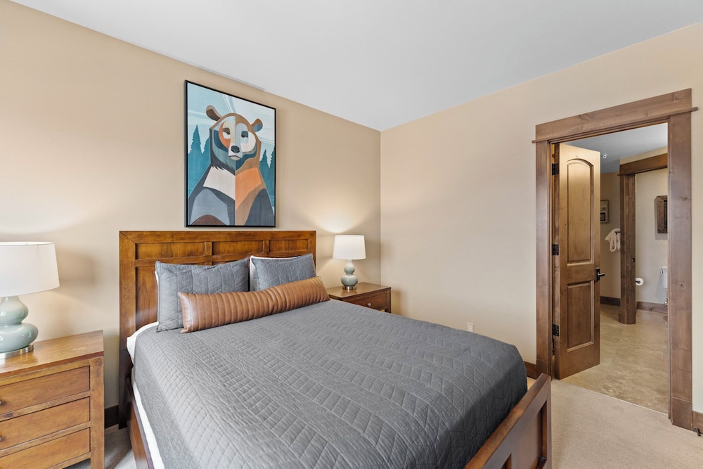 Watertower Place Condos Unit 202, Building B