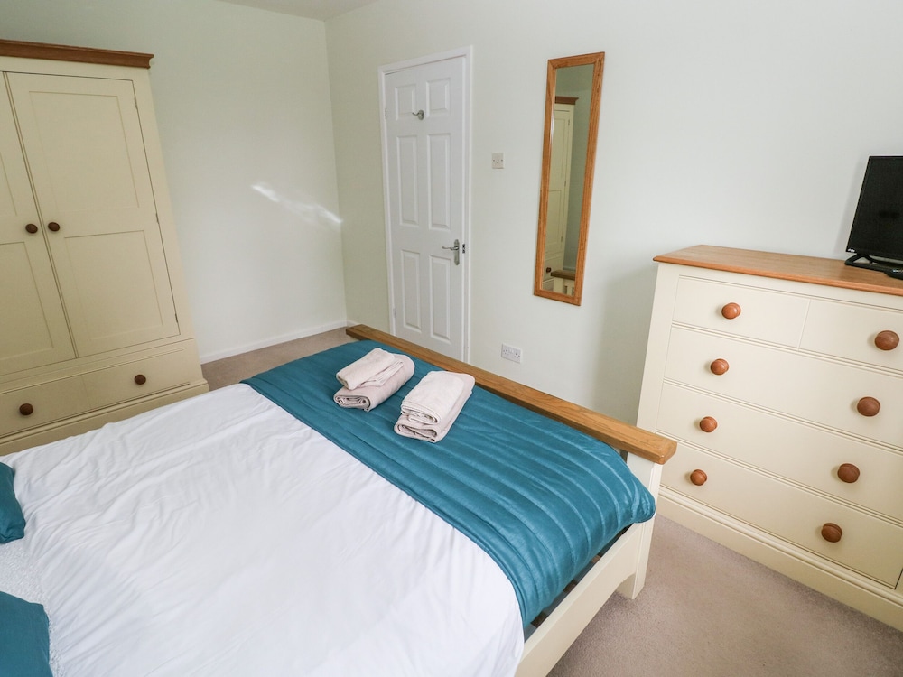 4 Hanbury Lodge view 3