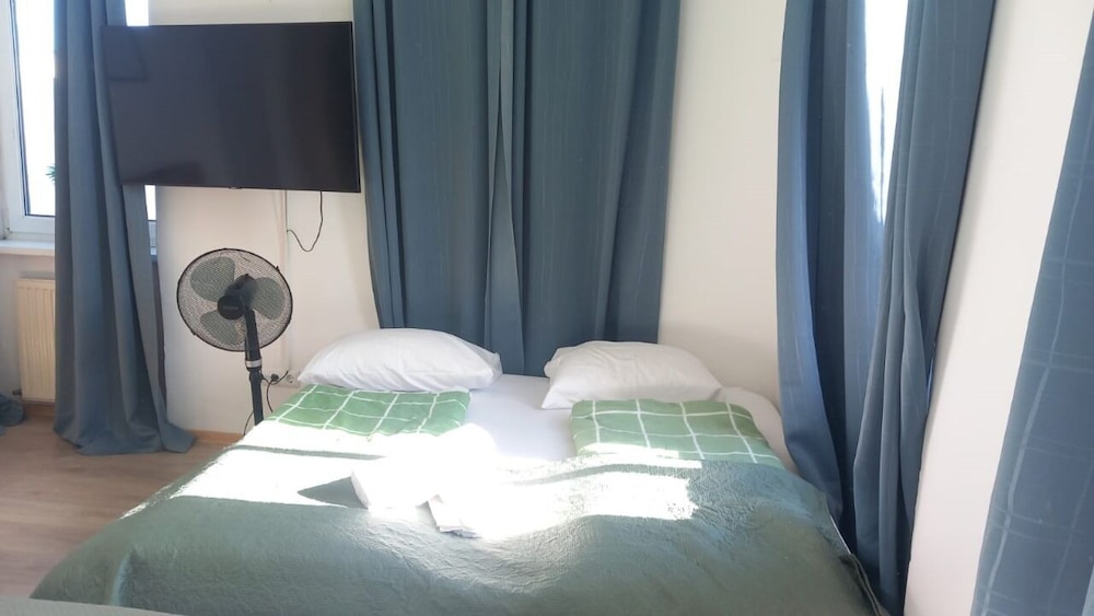 Cozy Room Shared Apt Millennium Tower