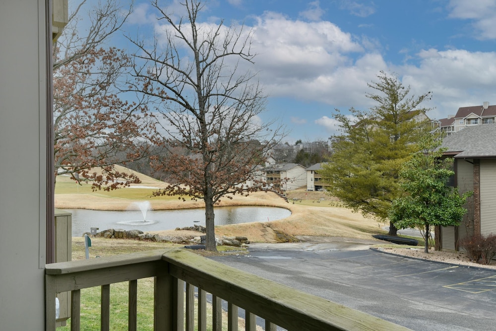 Sweet Clover - Indoor Pool - HOT TUB Area - Resort Style - Center of Branson!!