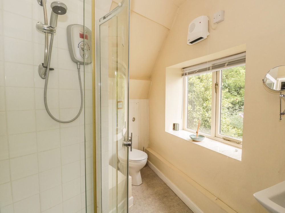 Pembridge Cottage view 5