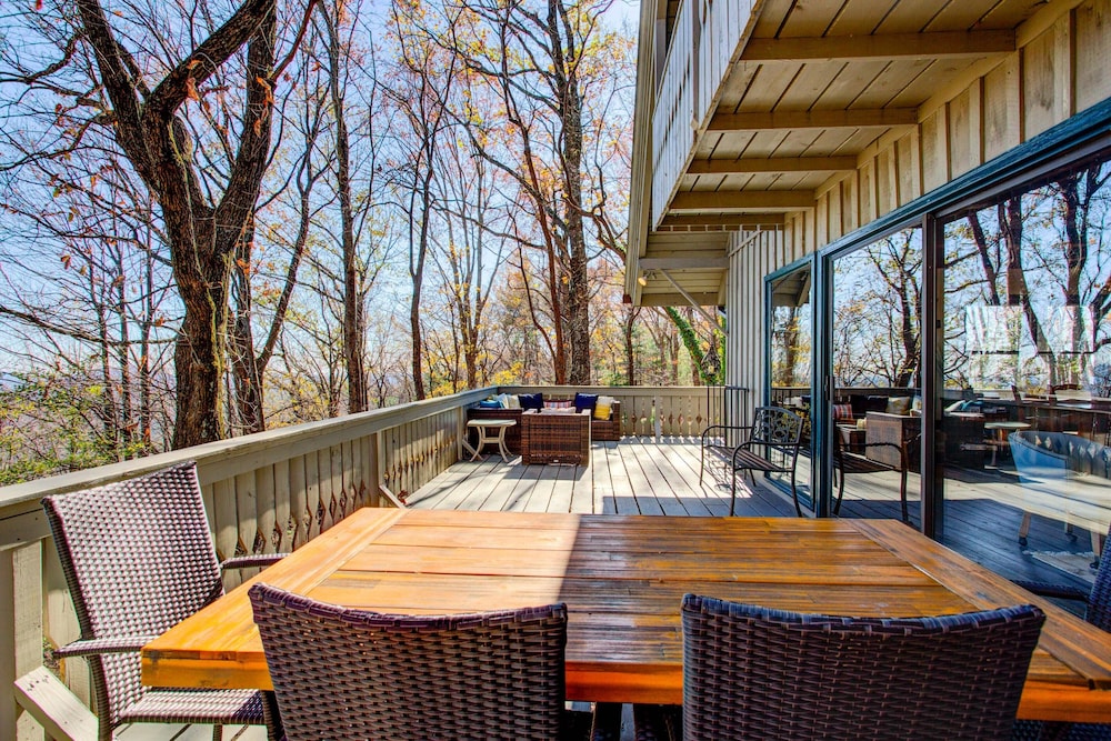 Quiet Mountain Getaway w/ Deck + Sweeping Views view 3
