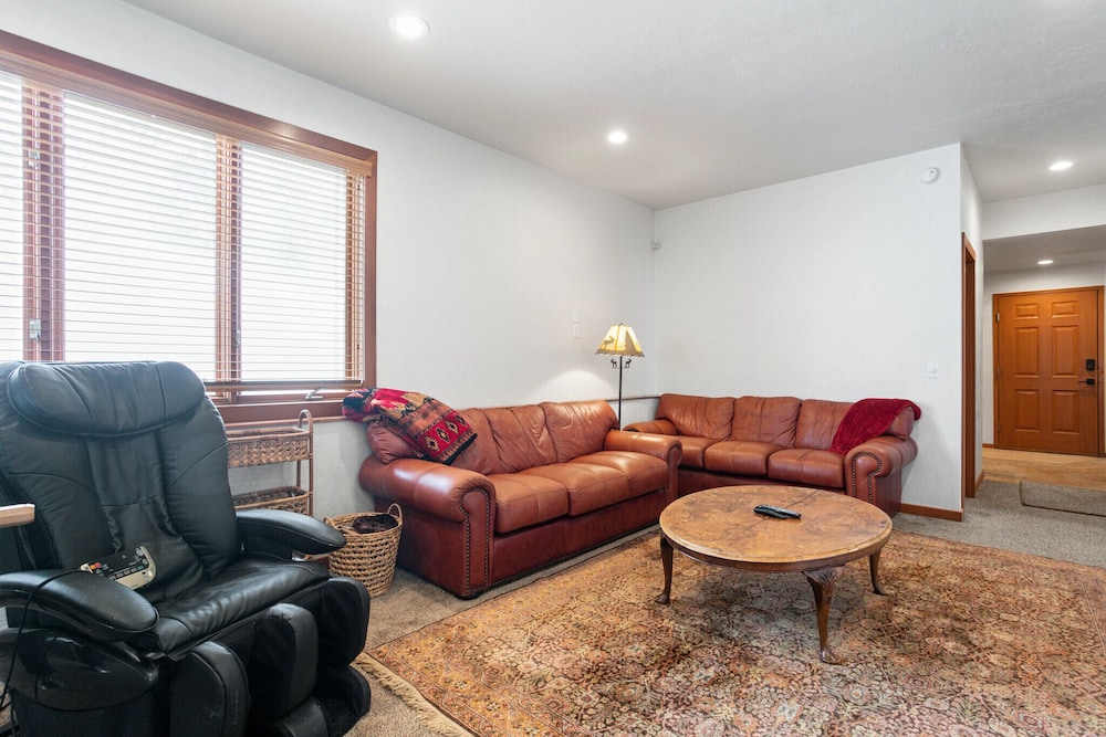 2430 Queen Esther Dr - 5 Bedroom Home with Spa 5 Home