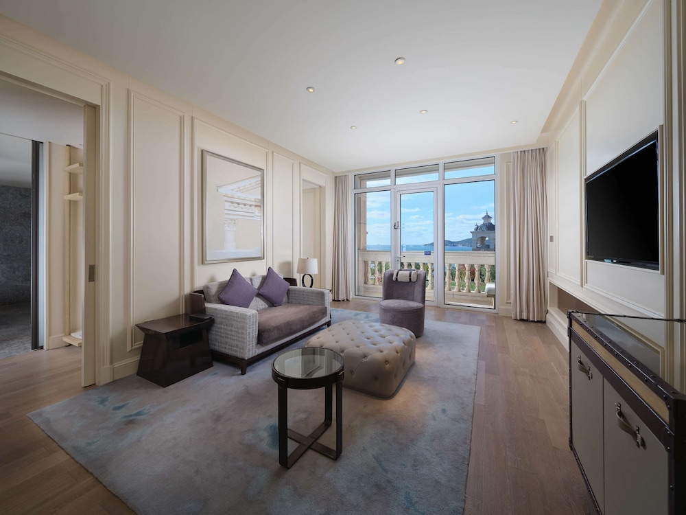 Hilton Dalian Golden Pebble Beach Resort