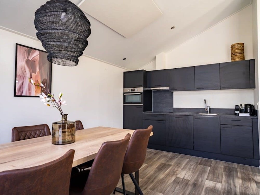 Modern Chalet in a Holiday Park, Bordering the Hoge Veluwe National Park view 3