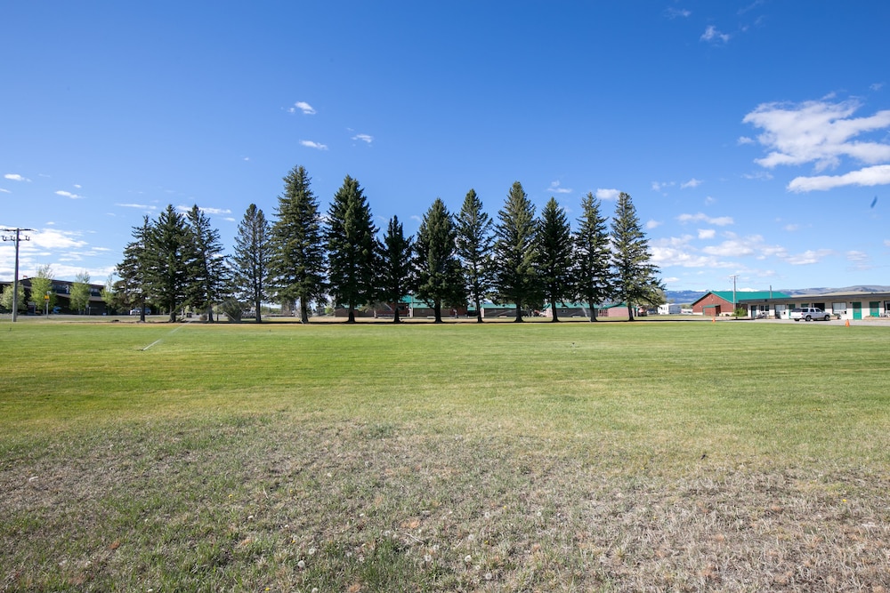 Sportsmans Lodge